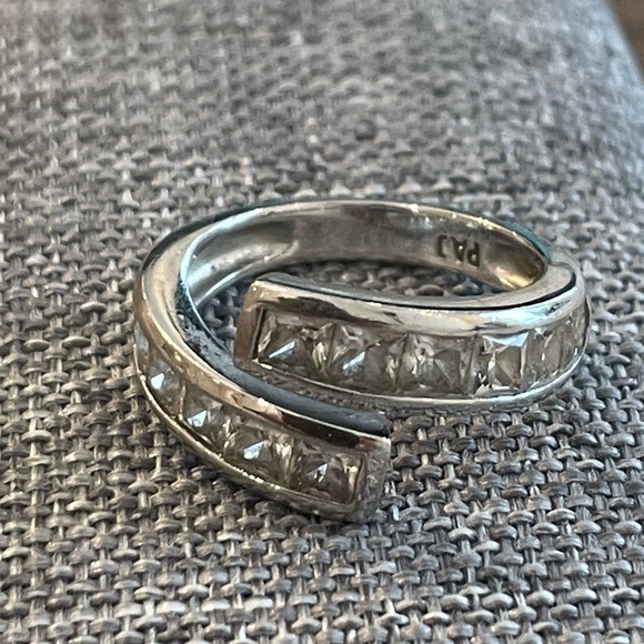 Sterling silver cubic zirconia bypass ring - Picture 2 of 5